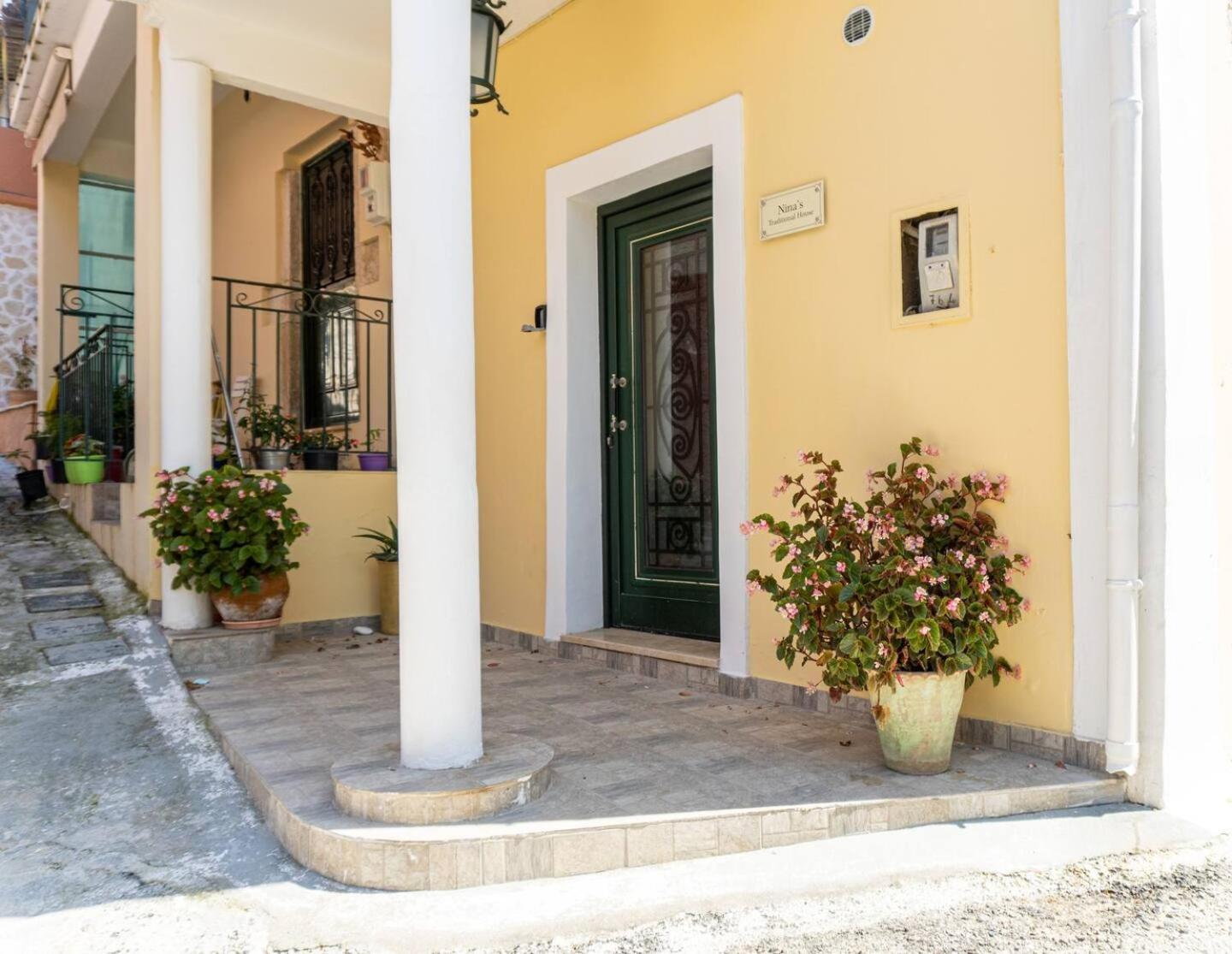 Nina'S Traditional House By Estia Valanio Esterno foto